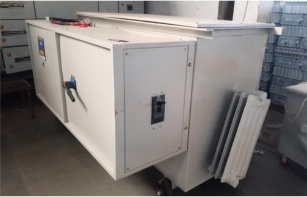 Oil Cooled Servo Stabilizer – Heavy Duty Automatic Voltage Stabilizer for Industrial Use, High Performance Copper Winding, Wide Voltage Correction, Continuous Operation, Long Life